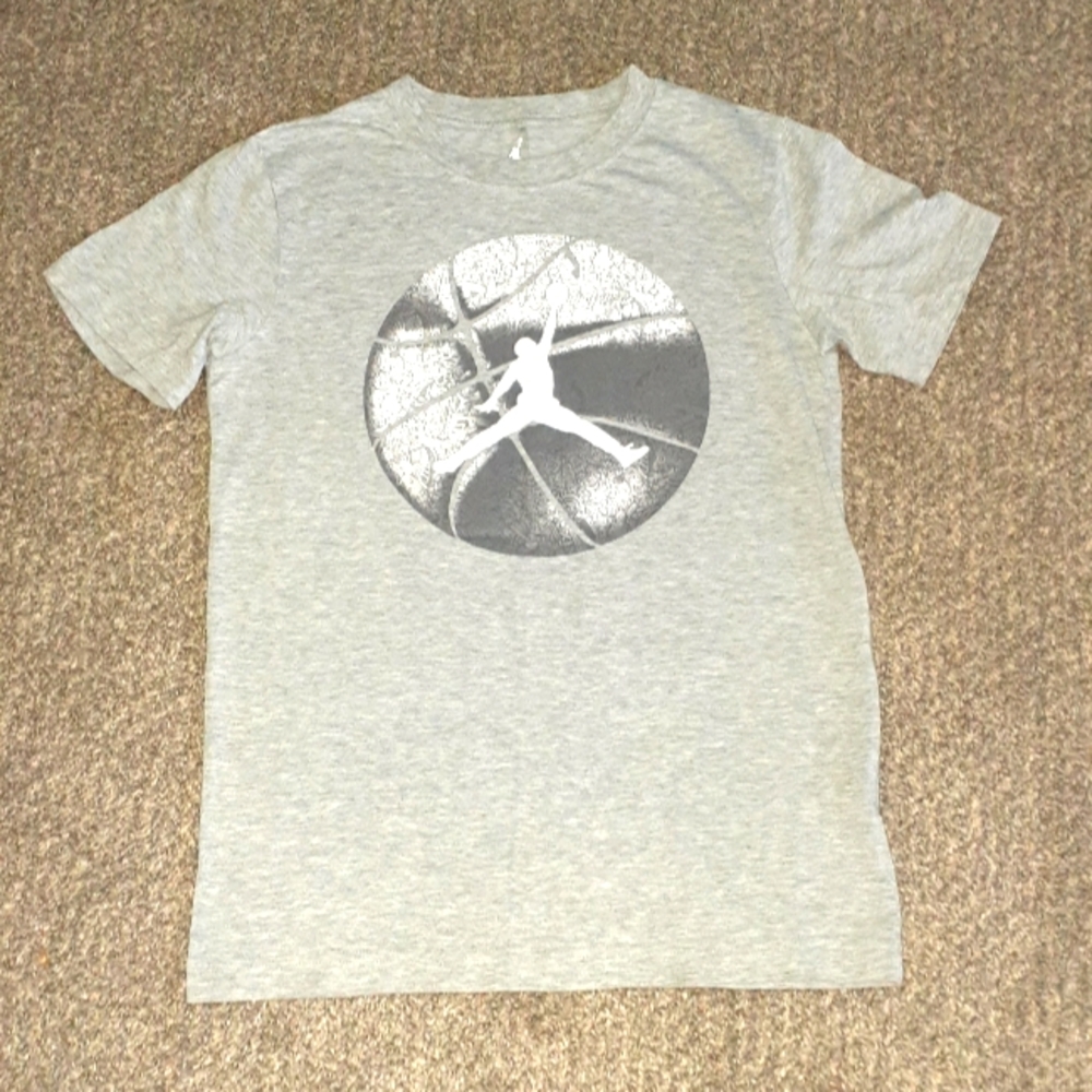 Boys Jordan tshirt - Picture 1 of 2